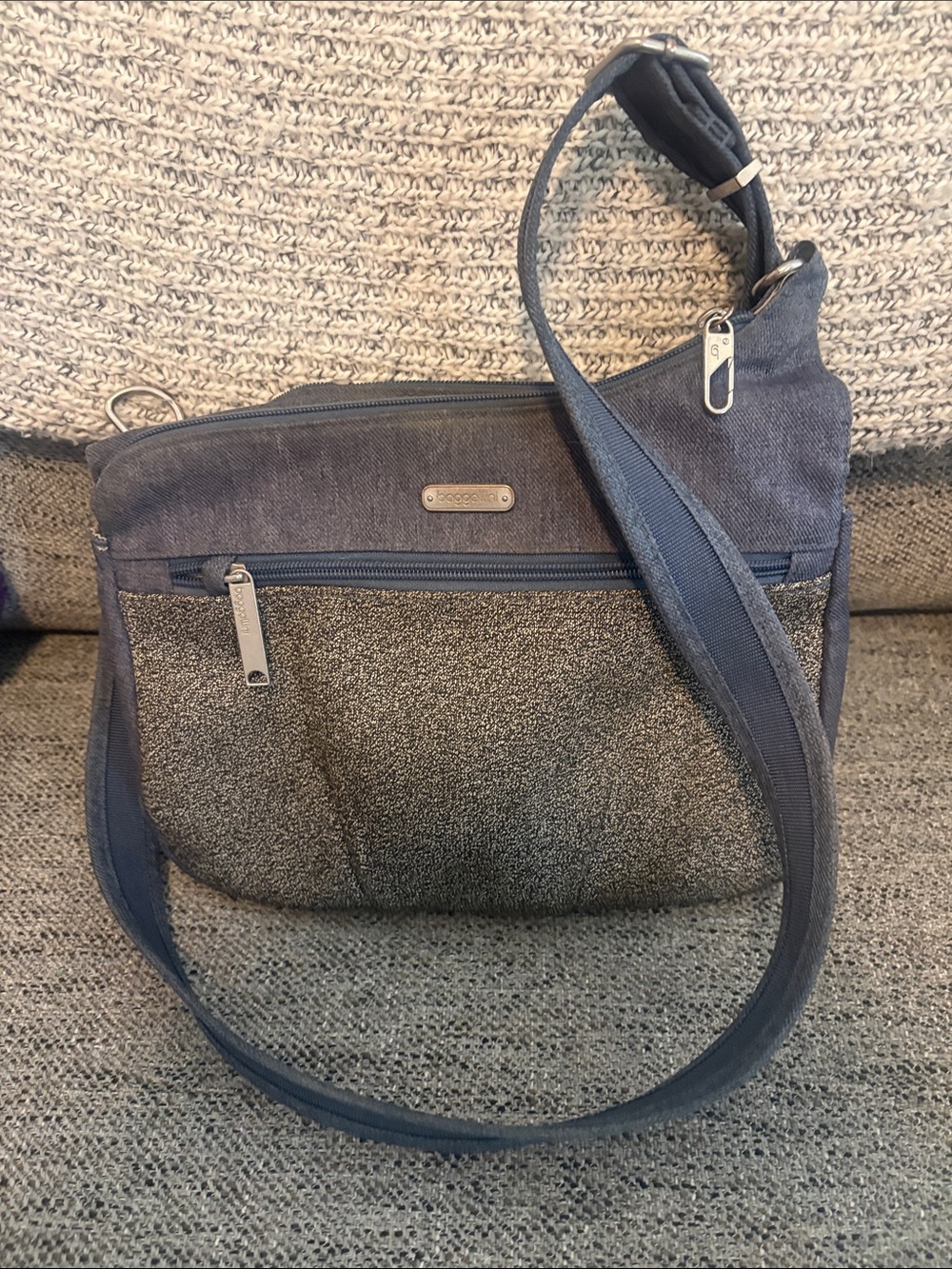 Baggallini Navy and Gray Crossbody Messenger Bag